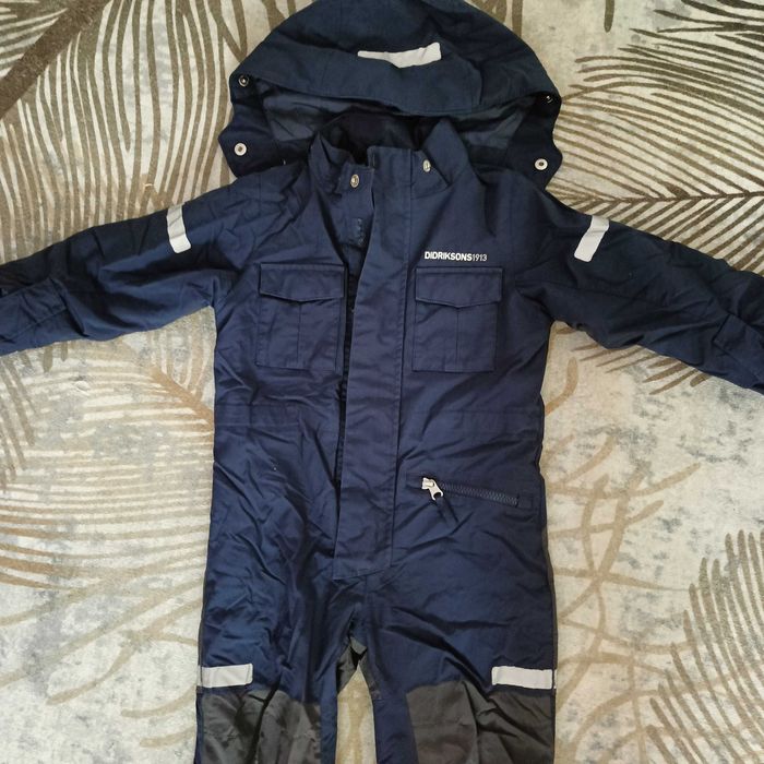 Продавам зимен космонавт за момче