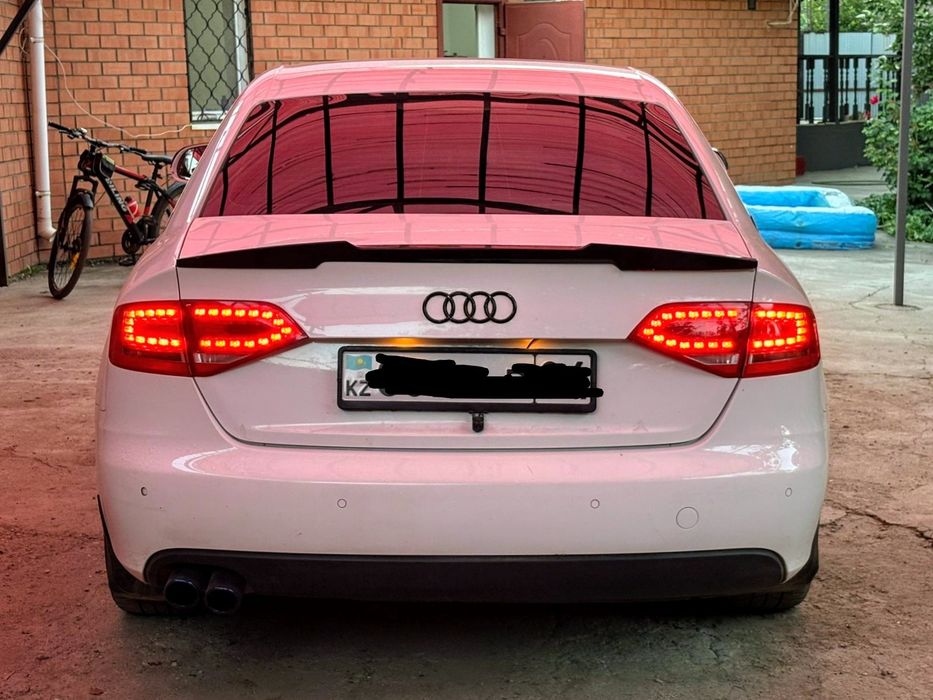 Продам авто Audi A4  1.8