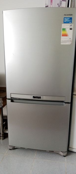Холодильник Samsung