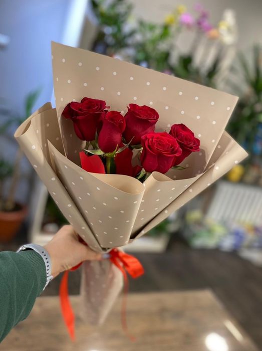 Бесплатная доставка цветы букеты Актобе розы хризантема гипсофила