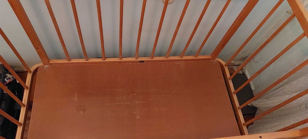 Кроватка детская, деревянная