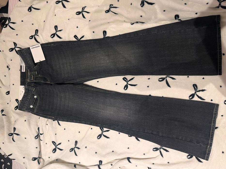 черные джинсы клеш