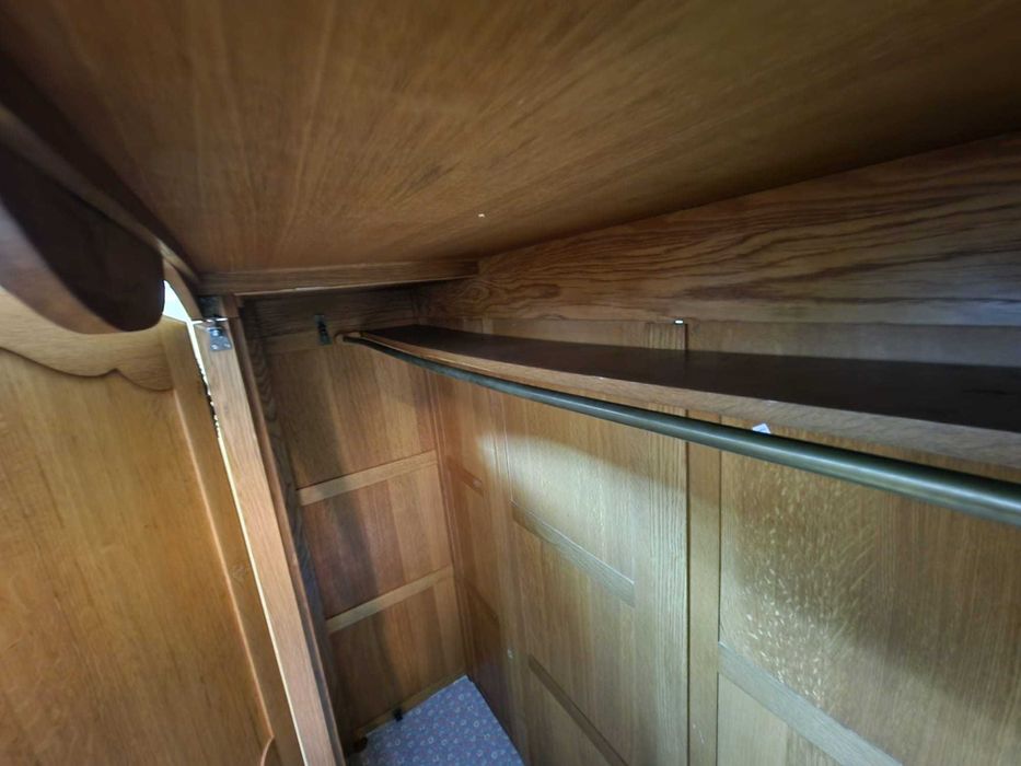 Четирикрилен гардероб изработен от бял дъб в стил "ЛУИ XV"