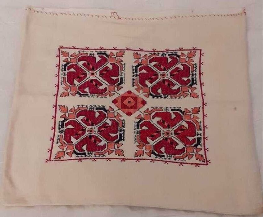 Ръчна бродерия карета