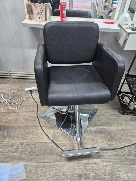 Парикмахерская кресло