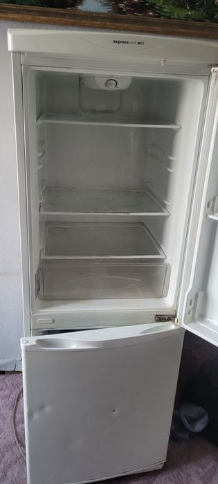 Холодильник LG продаётся