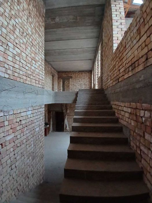 Продаю свой 2х этажный дом в состоянии коробка 6 соток