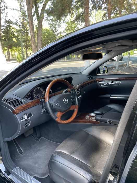Mercedes-Benz W221