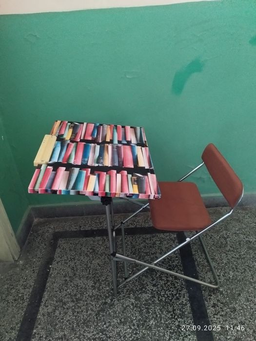 Детско сгъваемо мини-бюро.