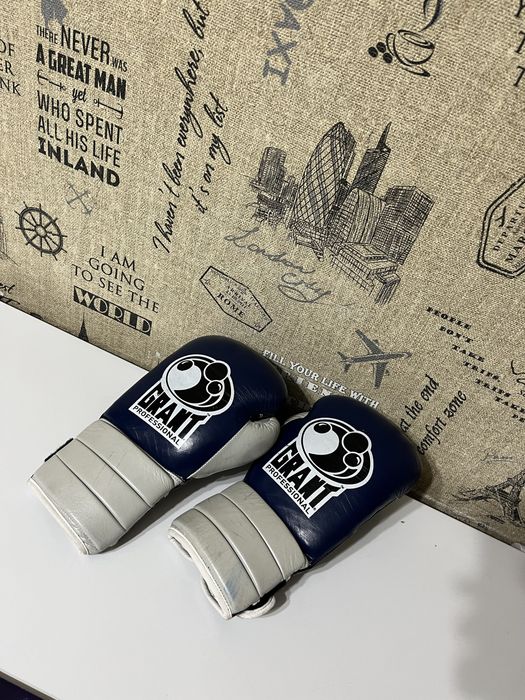 Боксерские перчятки GRANT .