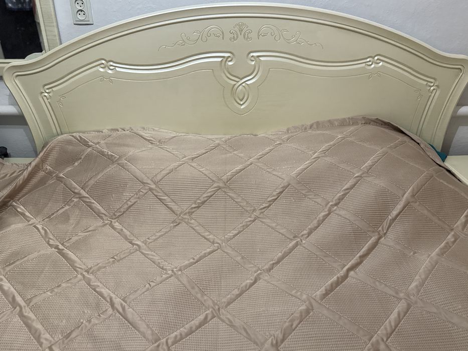 Двухспальная кровать