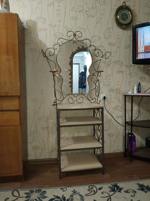 Дамский столик!Ручная работа.