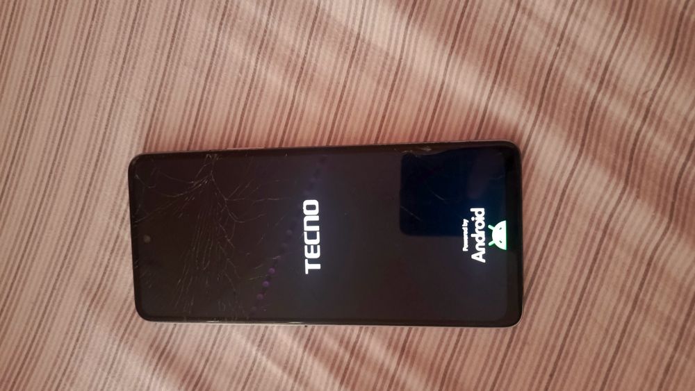 Телефон Tecno pova