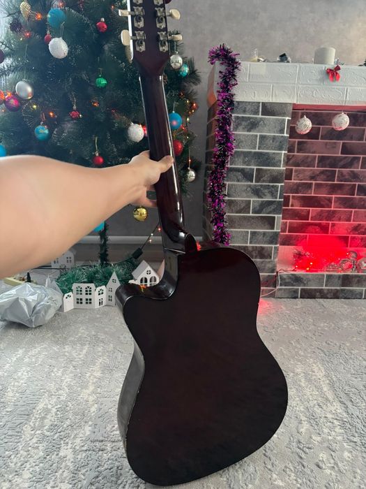 Гитара в хорошем состоянии