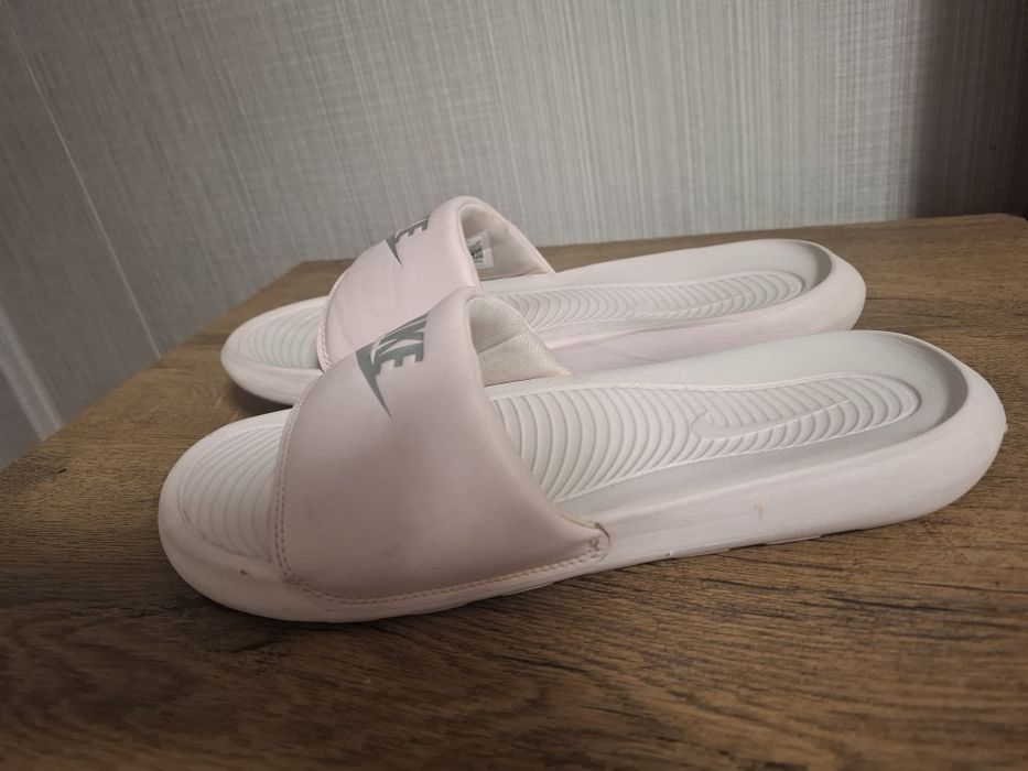 Nike джапанки 41 номер.
