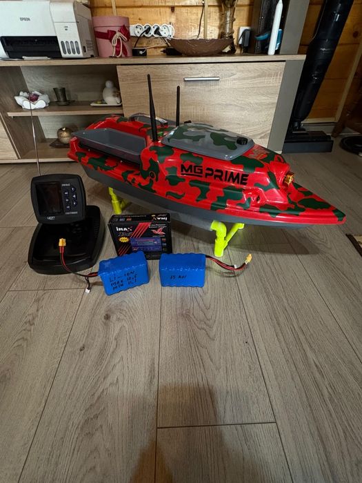 Vând bărcuță plantat cu sonar