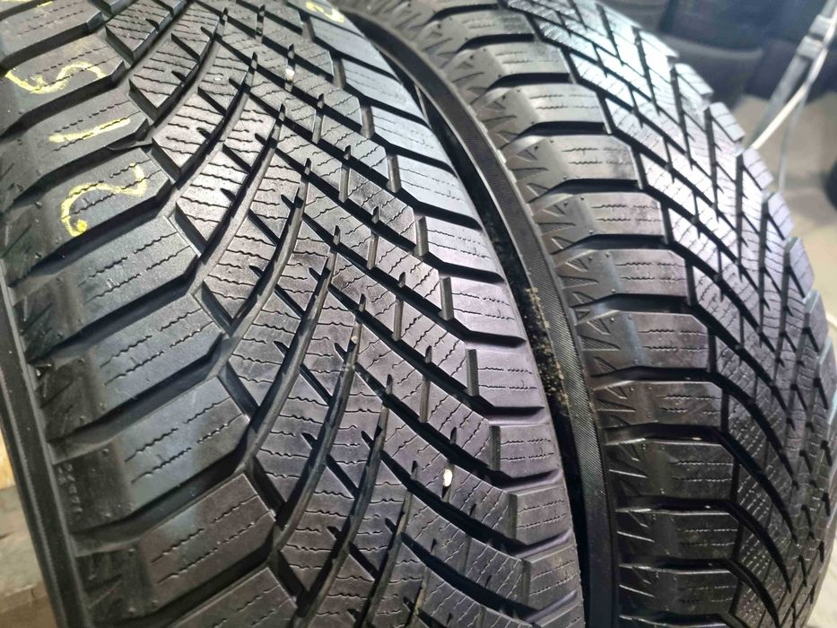 SET 2 Anvelope Iarna 215/65 R17 YOKOHAMA BluEarth Winter V906 99V