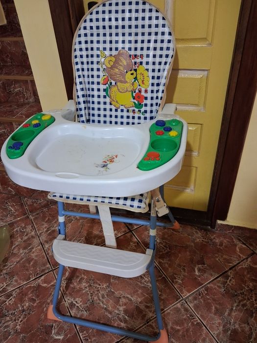 Scaun de masa pentru copii mici