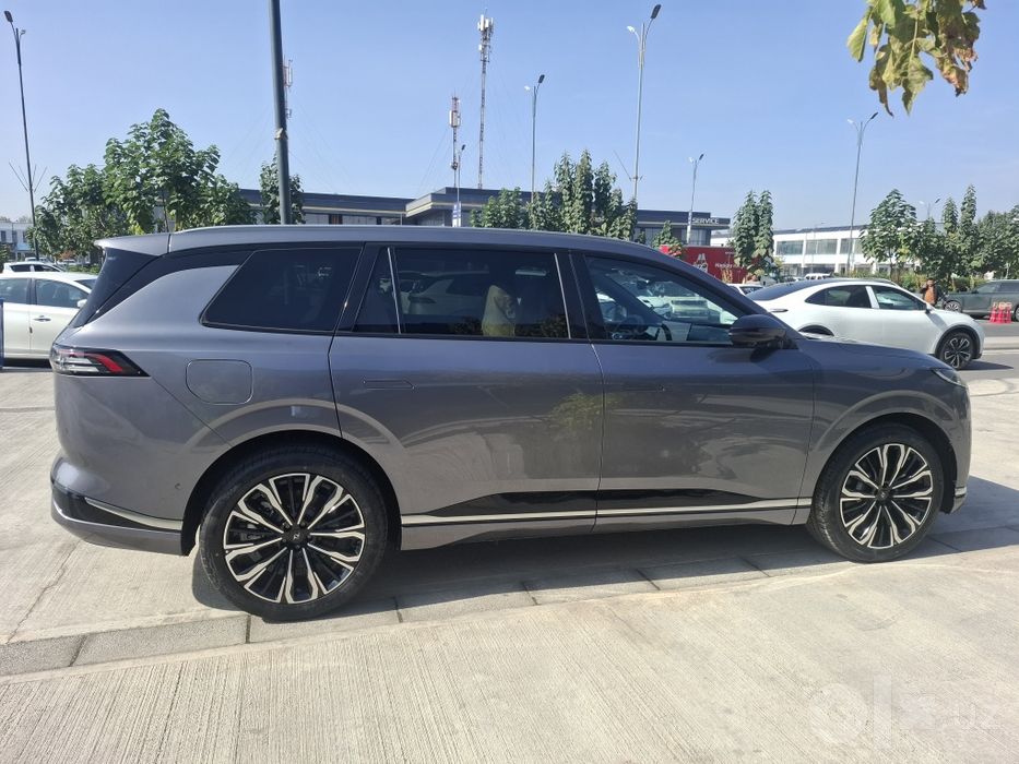 Dongfeng 008 restayling Hybrid