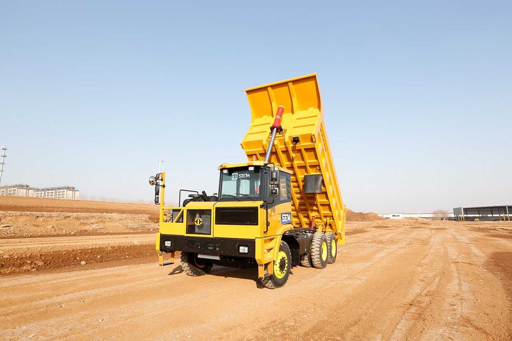 Карьерный самосвал CATERPILLAR SEM [3090F] (60т)