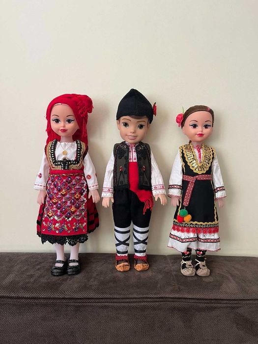 Кукли в народни носии