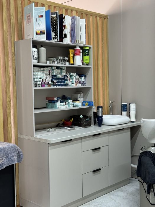 Продается шкаф для парикмахера