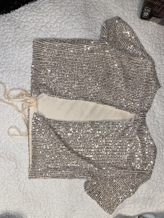 Блестяща блуза с къс ракав