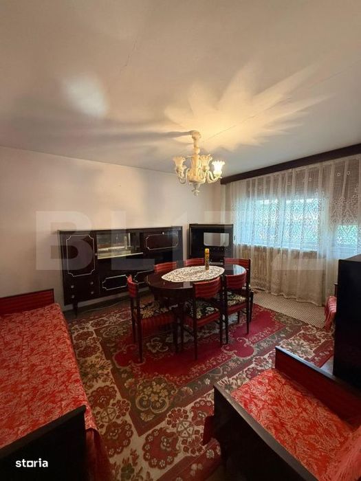 Apartament cu 3 camere, etajul 1, decomandat
