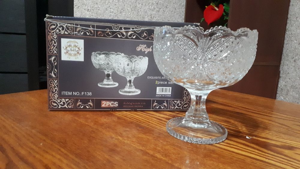 Фужеры, чашки, вазочки, чайник