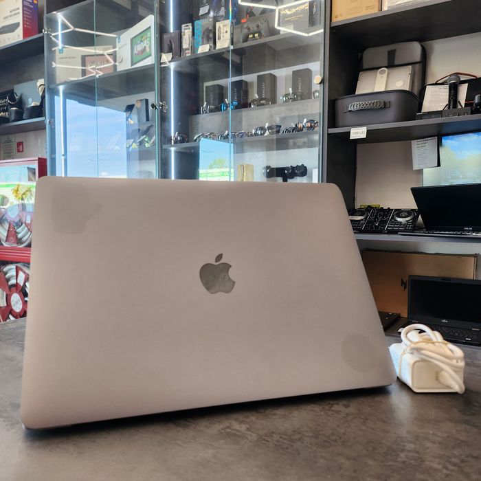 Amanet F28: Laptop MacBook PRO 2019 TOUCHBAR [L]