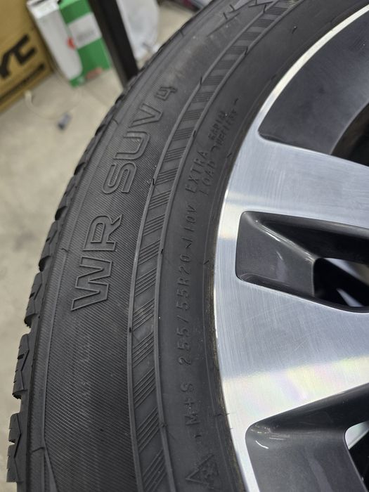 4 Броя 255/55/20 Nokian 7,6mm