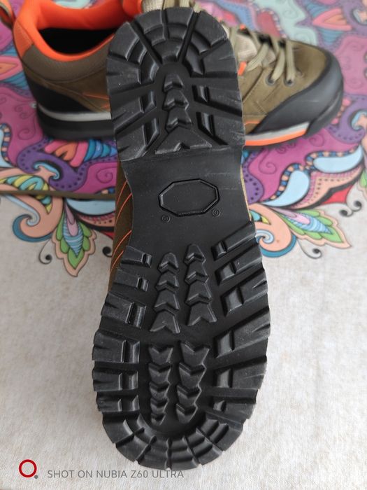 Vând pantofi tracking NorthPeak Nr 42 Noi