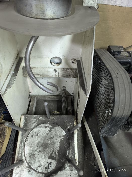Тестомесачка трифазна,винтова, подвижен казан