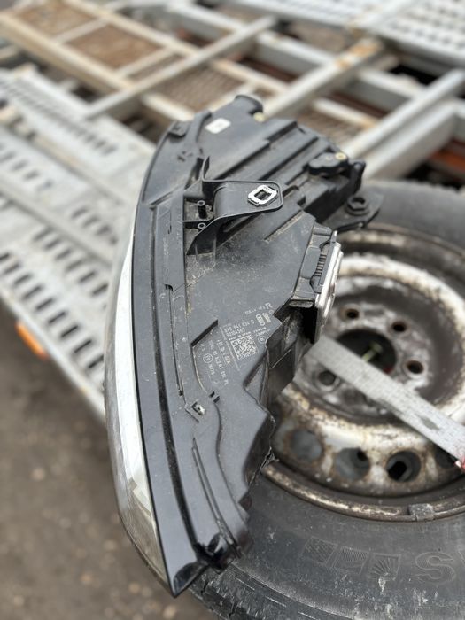 Оригинален десен фар Audi A3