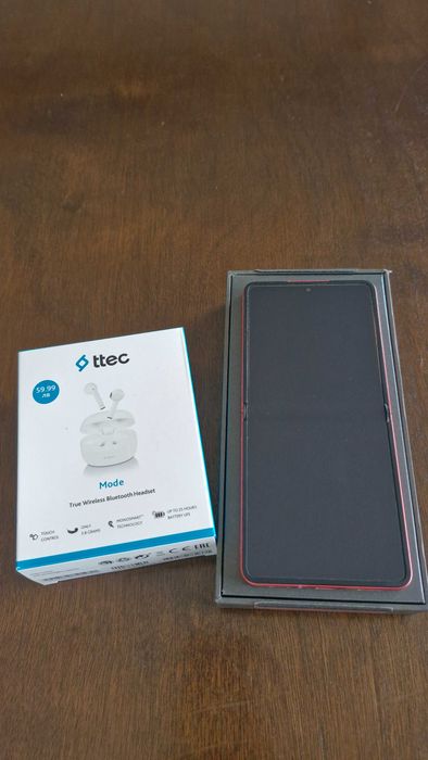 Samsung Z Flip 7 coral red