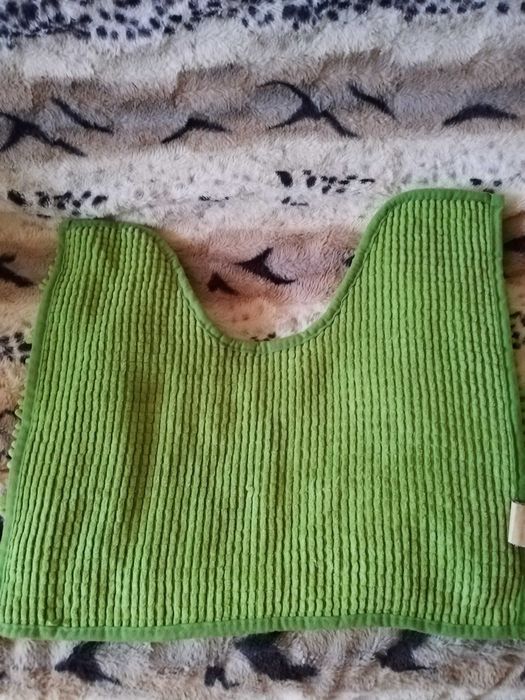 Pres cu fir gros, verde crud pentru baie! Un fir pe spate care a iesit