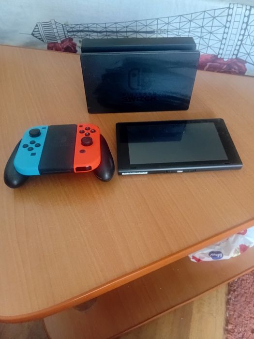 Nintento switch,  un controller , adaptor hdmi, încărcător plus AC shadow, fifa 21 și încă câteva jocuri format digital
