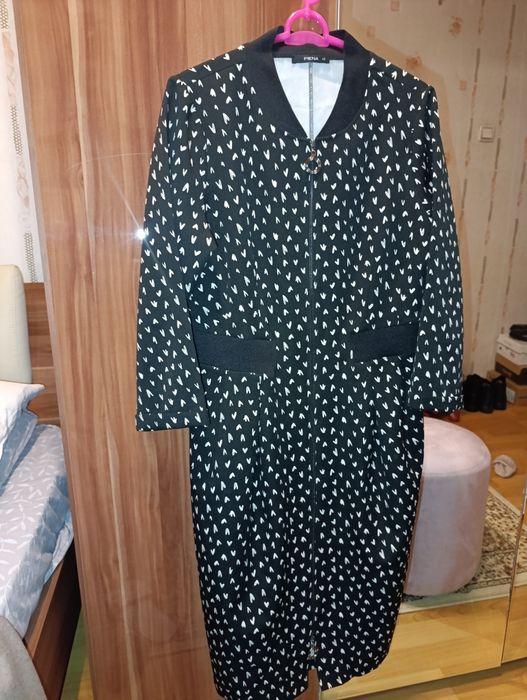 Платье женское продаю