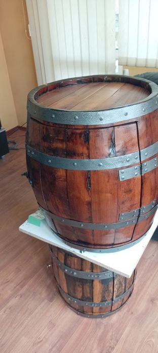 Ретро мини бар изработен дъбова Бъчва. Подходящ. За неповторим подарък  за любилей./ЧРД/имен ден подходящо същото така за Бърбекюта и навеси