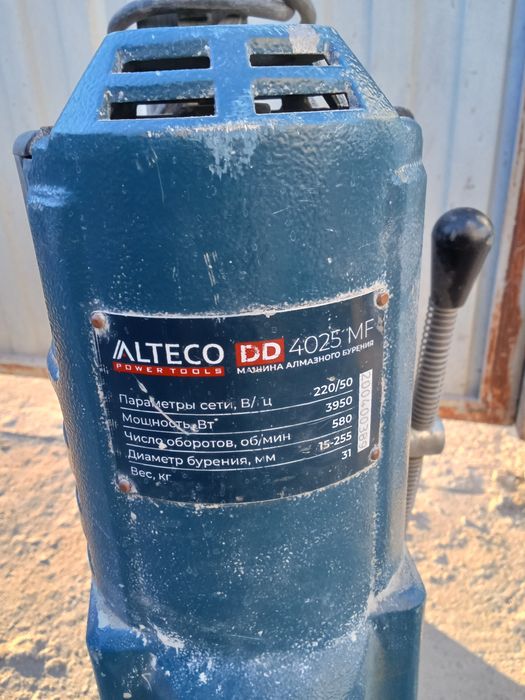 Машина алмазного бурения