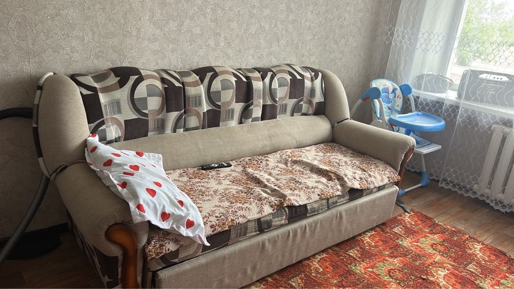 Отдам диван за шоколадку