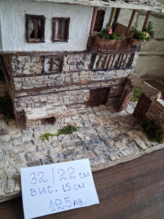 Ръчно изработени макети на къщи.