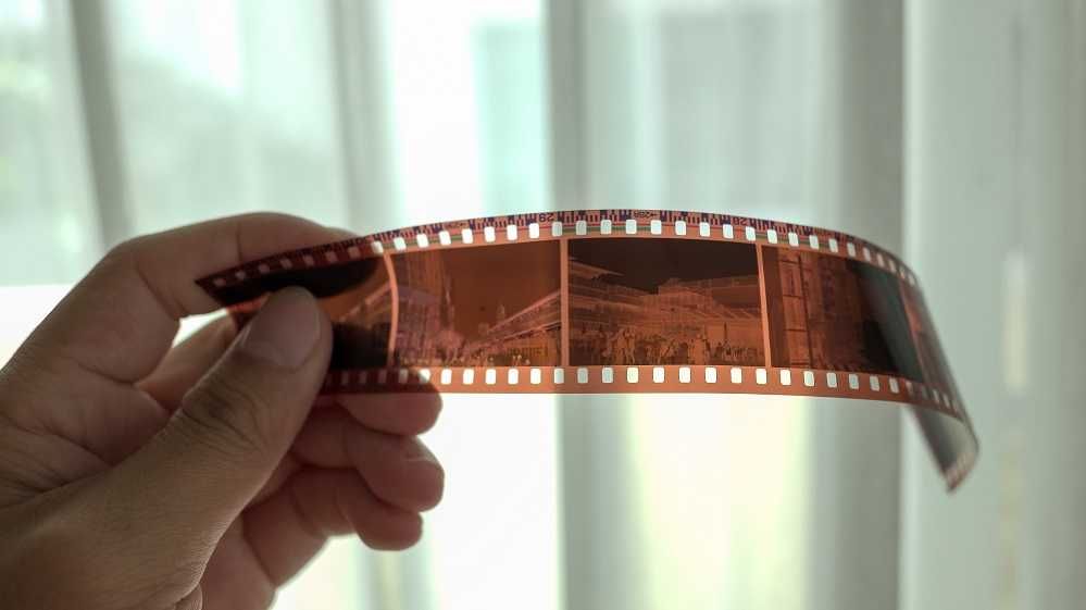 Developez filme foto vechi pe clișeu, conversie imagini in jpeg, scan