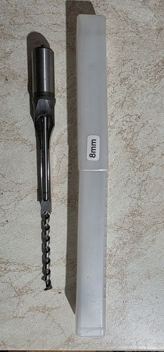 Длето кухо с свредло.