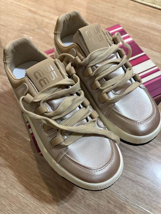 Новые кроссовки женские