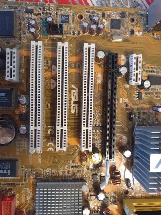 Placă de bază ASUS P5LD2