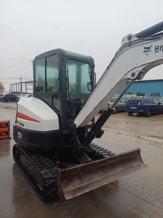 Miniexcavator BOBCAT E32 3.2t,  an 2016, 3 cupe