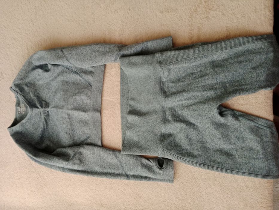 Продам спортивный костюм