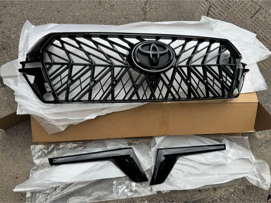 Решетка радиатора Toyota Lexus
