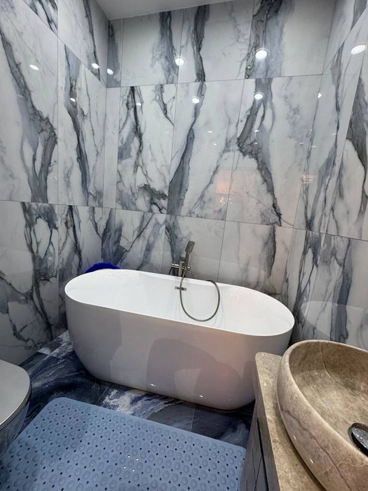 Ўзимни уймини Юнусабадск район Хотира майдони.